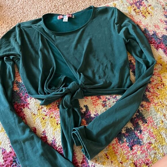 🌻HP🌻NWOT Urban Outfitters green Elle keyhole wrap crop top flare sleeves S - Picture 12 of 16